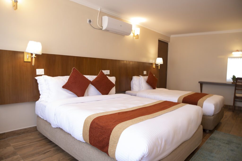 Hotel Fewa Camp interior